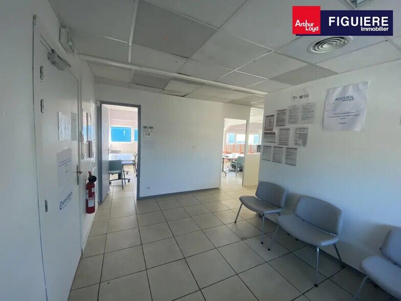 Bureau dans Martigues à louer - Photo de l’immeuble – Image 3 sur 12