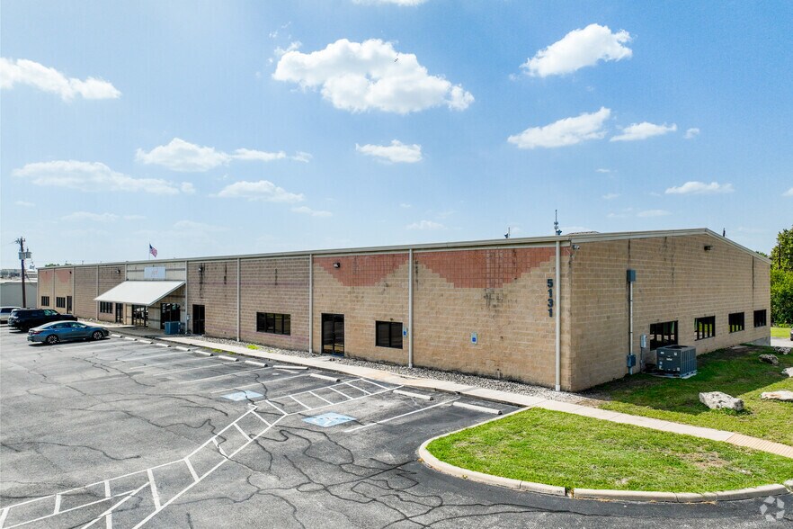 5119 Beckwith Blvd, San Antonio, TX à louer - Photo de l’immeuble – Image 1 sur 4