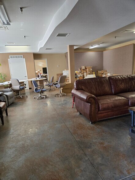 4585 SW 21st St, Redmond, OR à louer - Photo de l’immeuble – Image 3 sur 8
