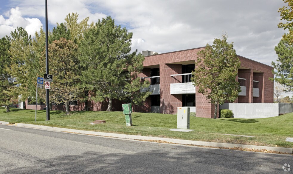 221 N Charles Lindbergh Dr, Salt Lake City, UT à louer - Photo de l’immeuble – Image 2 sur 5