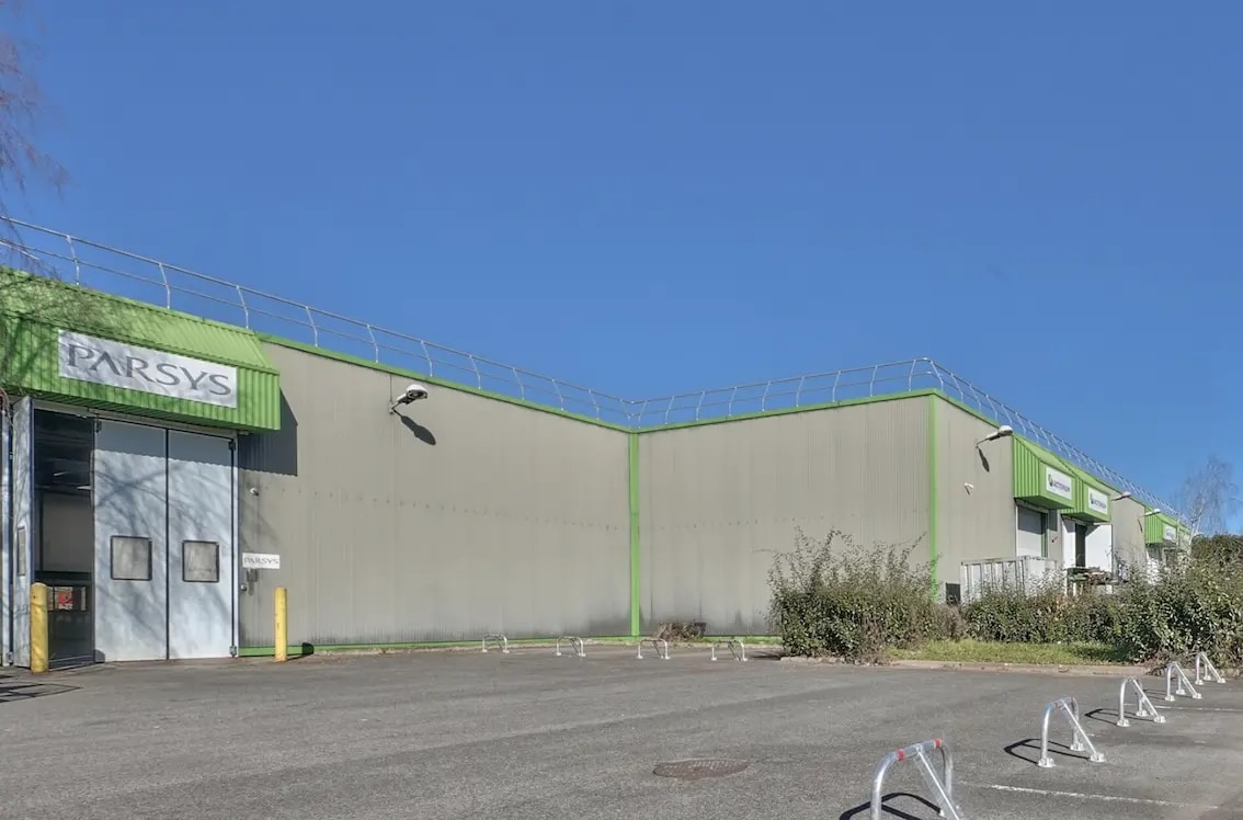 Local d’activités dans Saint-Thibault-des-Vignes à louer Photo principale– Image 1 sur 3