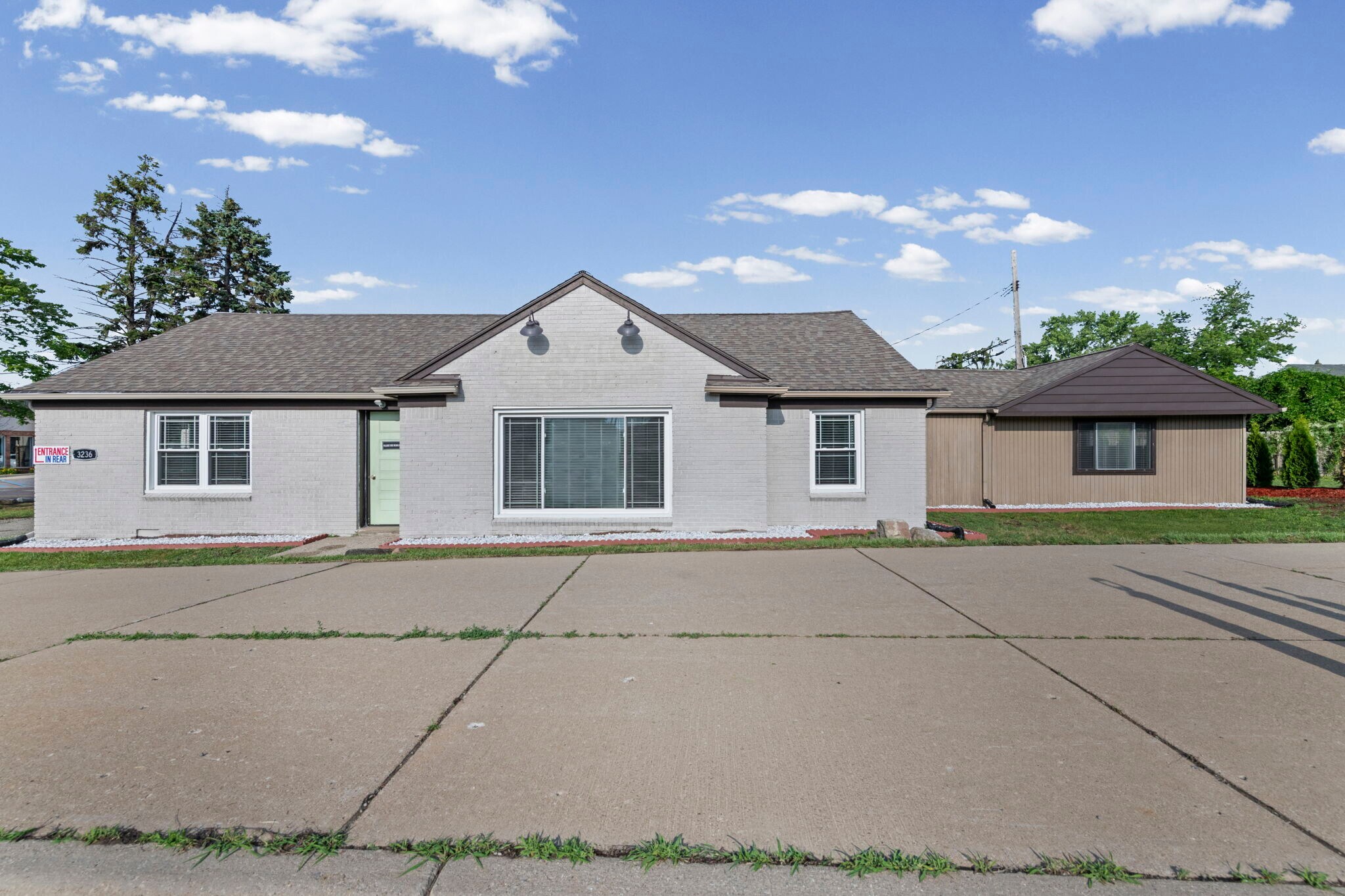 3236 Rochester Rd, Troy, MI à louer Photo de l’immeuble– Image 1 sur 14