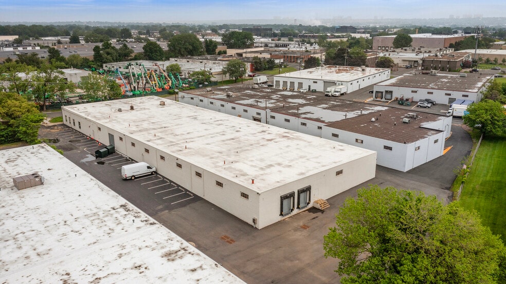 178 Commerce Rd, Carlstadt, NJ à louer - Photo de l’immeuble – Image 2 sur 25