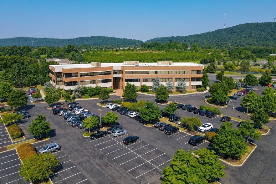 3701 Corporate Pky, Center Valley, PA à louer - Photo de l’immeuble – Image 3 sur 11