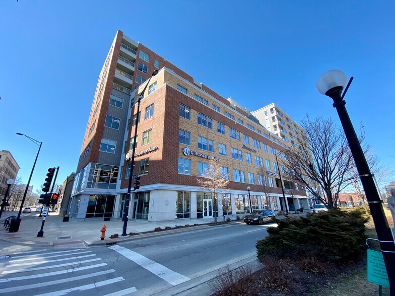 301 N Neil St, Champaign, IL à louer - Photo de l’immeuble – Image 3 sur 6