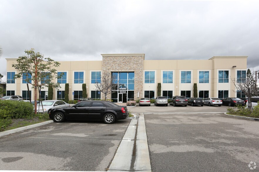 6850 Lincoln Ave, Buena Park, CA à louer - Photo de l’immeuble – Image 2 sur 4