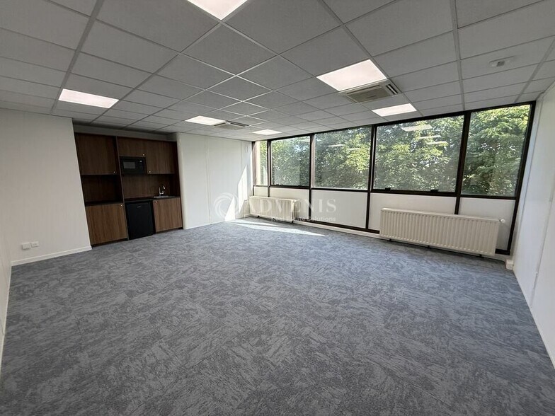 Bureau dans Torcy à louer - Photo intérieure – Image 3 sur 7