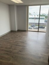 15720 Ventura Blvd, Encino, CA à vendre Photo intérieure– Image 2 sur 7