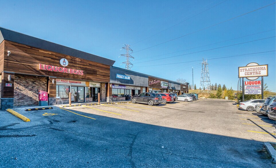 5555 Strathcona Hill SW, Calgary, AB à louer - Photo de l’immeuble – Image 3 sur 5