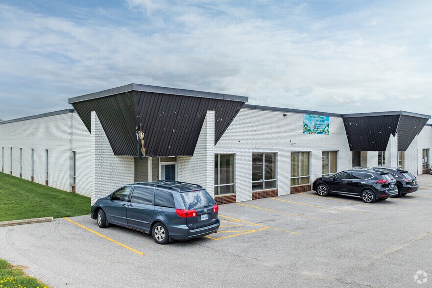 1147 Bellamy Rd N, Toronto, ON à louer - Photo de l’immeuble – Image 2 sur 4