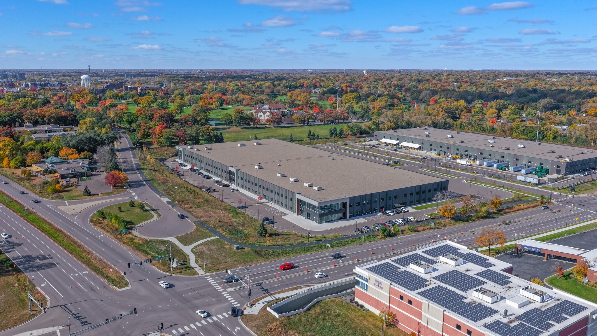 651 Douglas Dr N, Golden Valley, MN à louer Photo intérieure– Image 1 sur 1