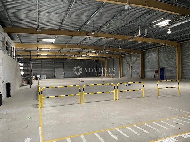 Local d’activités dans Sablé-sur-Sarthe à louer - Photo de l’immeuble – Image 1 sur 8