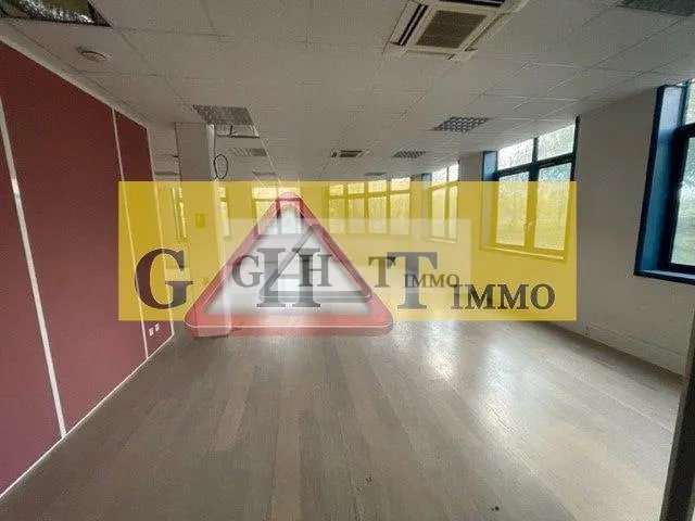 Bureau dans Fresnes à louer - Photo intérieure – Image 1 sur 5