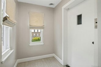 504 Gramatan Ave, Mount Vernon, NY à louer Photo intérieure– Image 2 sur 24