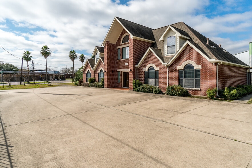 10400 Main St, Houston, TX à louer - Photo de l’immeuble – Image 2 sur 15
