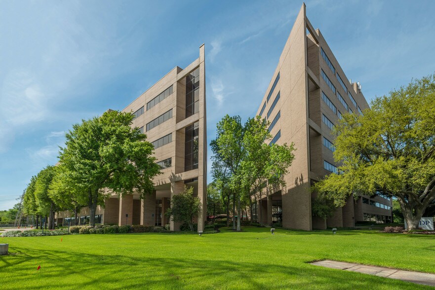 3663 N Sam Houston Pky E, Houston, TX à vendre - Photo de l’immeuble – Image 3 sur 48