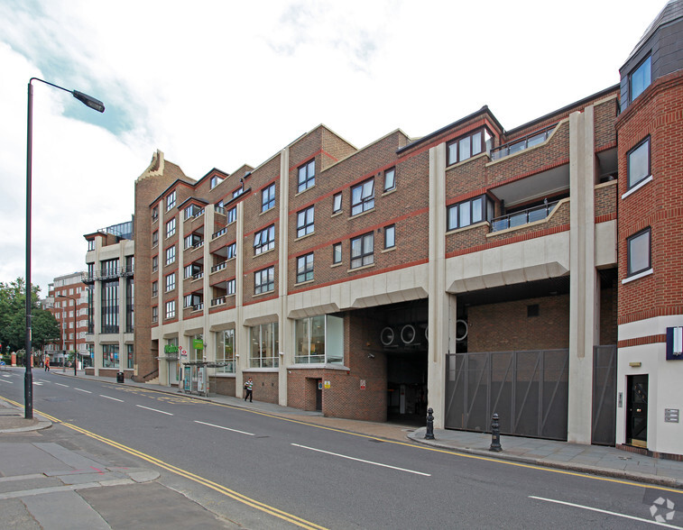 239-249 Kensington High St, Londres à louer - Photo de l’immeuble – Image 3 sur 8