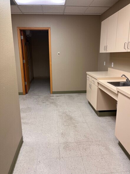 307 W Winnie Ln, Carson City, NV à louer - Photo de l’immeuble – Image 3 sur 6