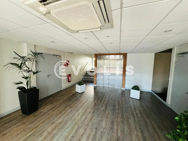 45 Grande Allée Du 12 Février 1934, Noisiel à louer - Hall d’entrée – Image 3 sur 3