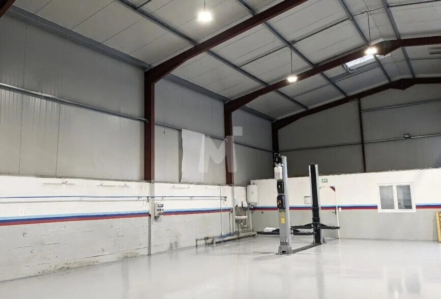 Bureau dans Égly à louer - Photo de l’immeuble – Image 2 sur 7