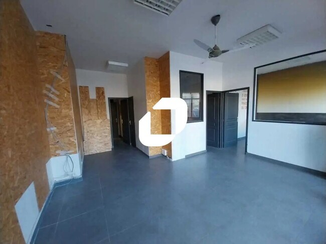 Plus de détails pour Bureau à vendre