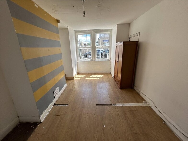 144 King Edwards Dr, Harrogate à louer - Photo de l’immeuble – Image 3 sur 11