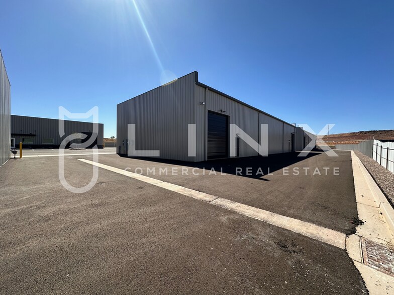 563 S Commerce Dr, Hurricane, UT à louer - Photo de l’immeuble – Image 2 sur 8