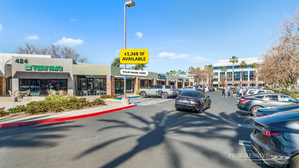 420-424 E Hospitality Ln, San Bernardino, CA à louer - Photo de l’immeuble – Image 2 sur 6
