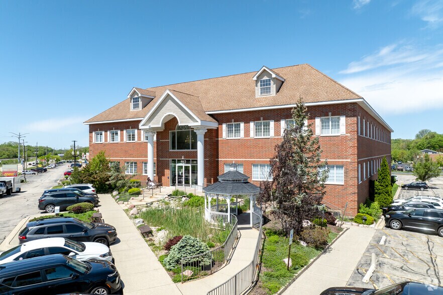 912 Northwest Hwy, Fox River Grove, IL à vendre - Photo principale – Image 1 sur 73