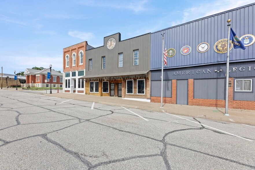 116 N 3rd St, Burlington, KS à vendre - Photo de l’immeuble – Image 2 sur 69