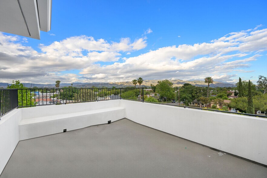 5248 Auckland Ave, North Hollywood, CA à vendre - Photo de l’immeuble – Image 2 sur 7