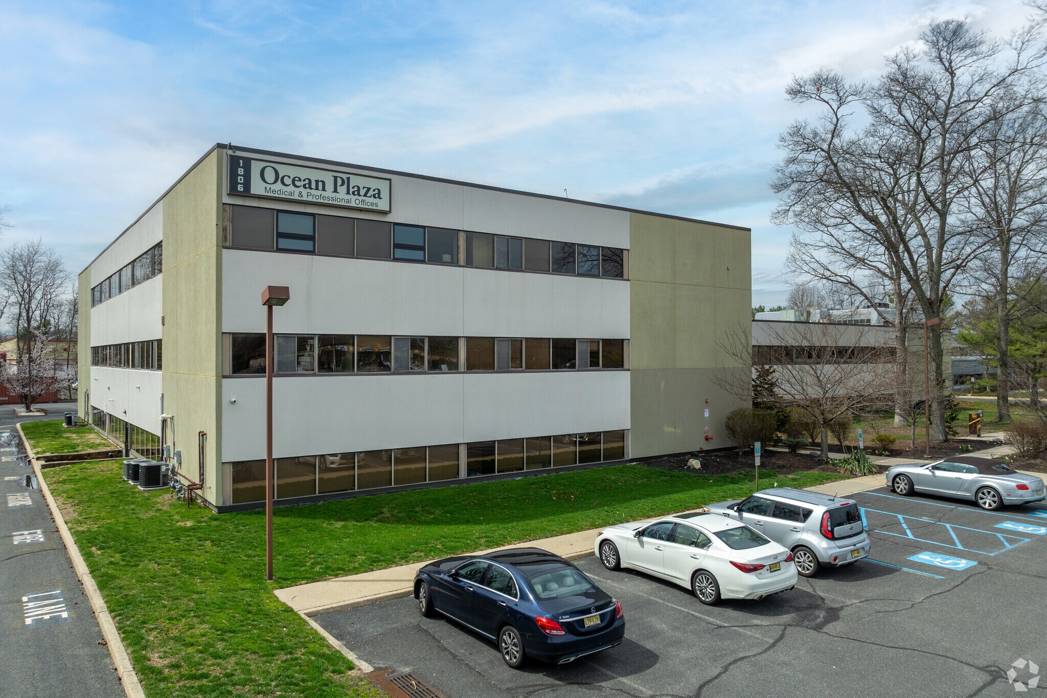 1806 State Route 35, Oakhurst, NJ à louer Photo de l’immeuble– Image 1 sur 11