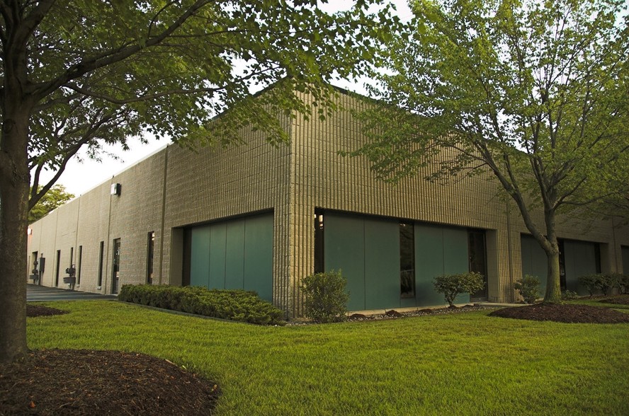 13955-13975 Farmington Rd, Livonia, MI à louer - Photo de l’immeuble – Image 3 sur 8