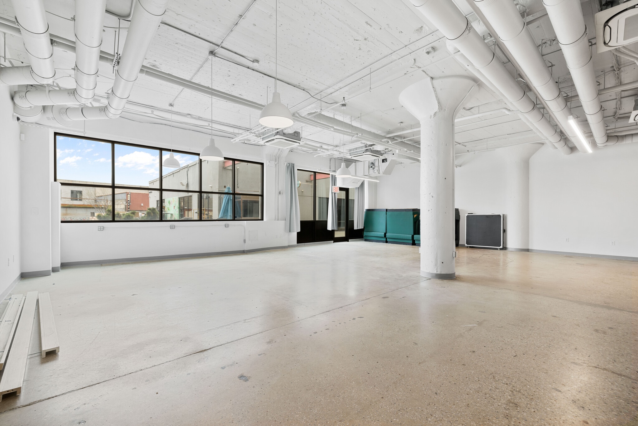 315 Meserole St, Brooklyn, NY à louer Photo intérieure– Image 1 sur 4