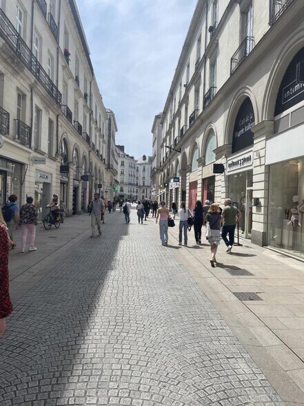 Local commercial dans Nantes à louer - Photo de l’immeuble – Image 1 sur 1