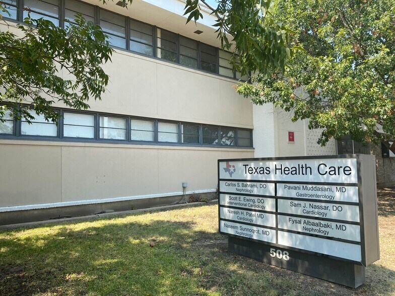 508 Adams St, Fort Worth, TX à louer - Photo de l’immeuble – Image 1 sur 6