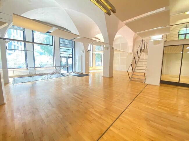 Plus de détails pour Local commercial à vendre