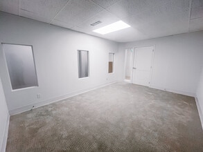 743 Wellington Rd, London, ON à louer Photo intérieure– Image 2 sur 4