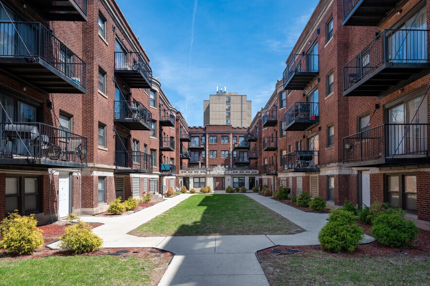 4627 S Drexel Blvd, Chicago, IL à vendre - Photo de l’immeuble – Image 3 sur 13