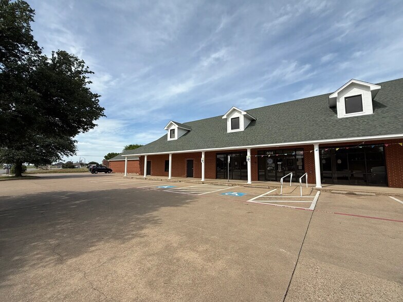 604 N Nolan River Rd, Cleburne, TX à vendre - Photo de l’immeuble – Image 3 sur 6