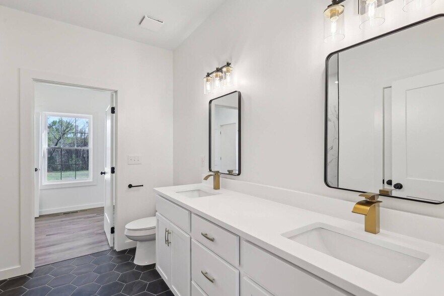 80 Amos Cir, Lafayette, TN à vendre - Photo intérieure – Image 1 sur 5