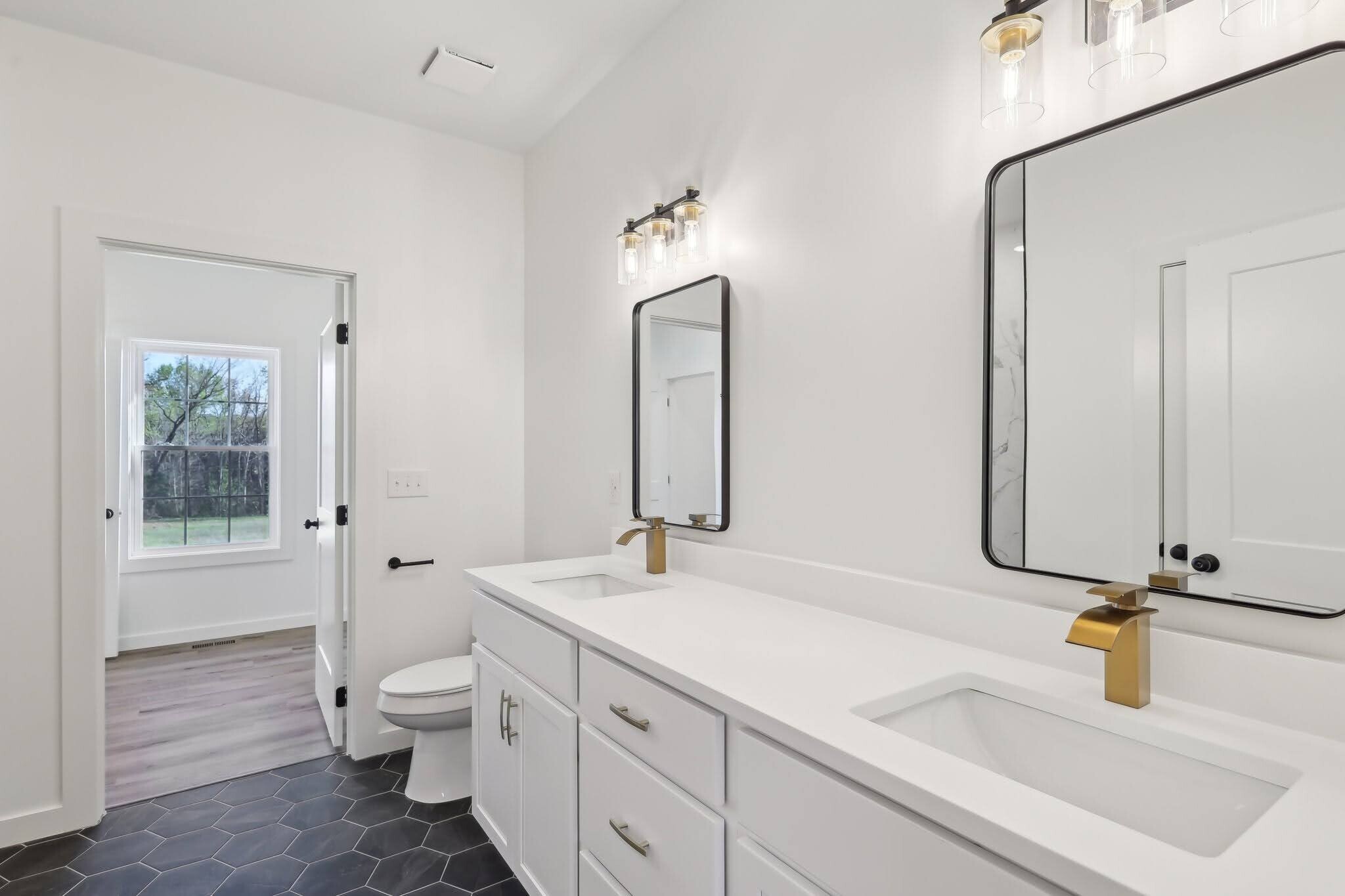 80 Amos Cir, Lafayette, TN à vendre Photo intérieure– Image 1 sur 6