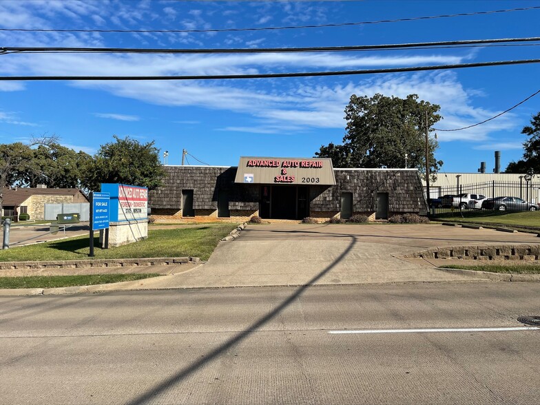 2003 W Arkansas Ln, Arlington, TX à louer - Photo de l’immeuble – Image 1 sur 5