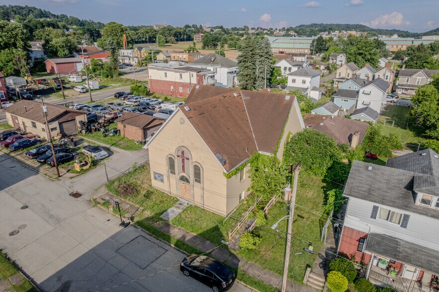 112 S 13th St, Jeannette, PA à vendre - Photo de l’immeuble – Image 3 sur 32