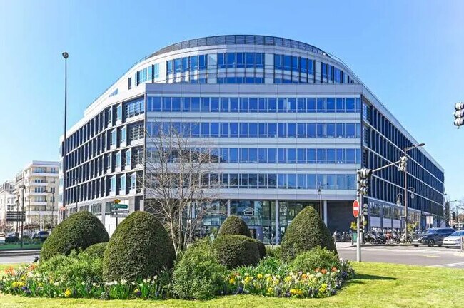 Plus de détails pour 10 Place Du General De Gaulle, Antony - Bureau à louer