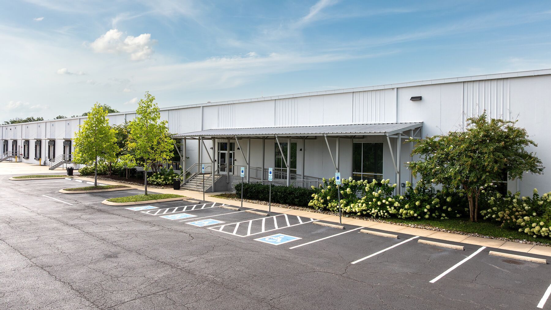 421 McNally Dr, Nashville, TN à louer Photo principale– Image 1 sur 6