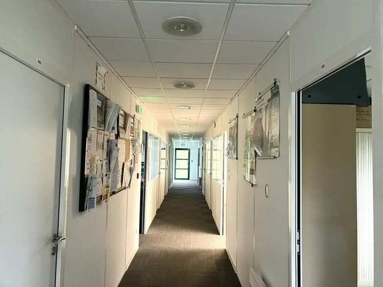 Bureau dans Le Subdray à vendre - Photo intérieure – Image 3 sur 3