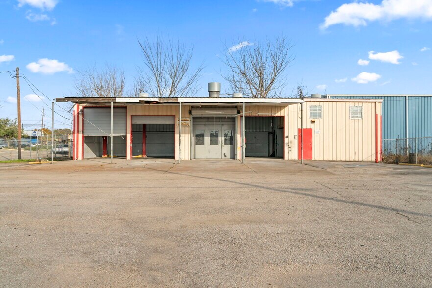 5102 Spencer Hwy, Pasadena, TX à louer - Photo de l’immeuble – Image 2 sur 21