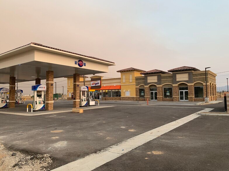 41155 10th St W, Palmdale, CA à louer - Photo de l’immeuble – Image 1 sur 9