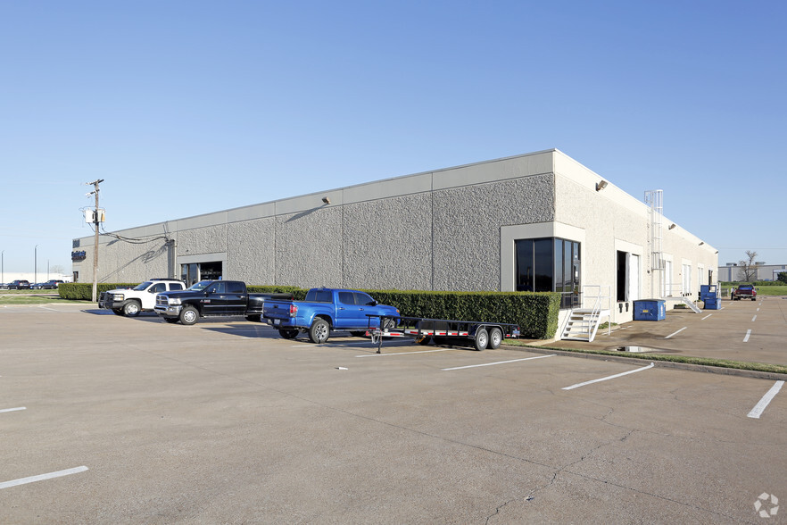2618 W Pioneer Pky, Grand Prairie, TX à louer - Photo principale – Image 1 sur 7